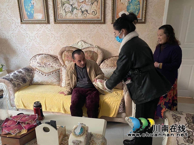 龙马潭区红星街道：社区主动解难题，温馨服务暖人心(图1)