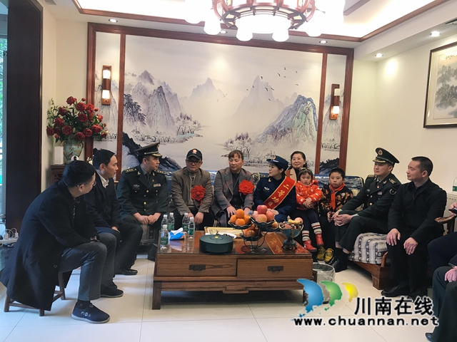 龙马潭区红星街道为现役军人军属送喜报(图4)