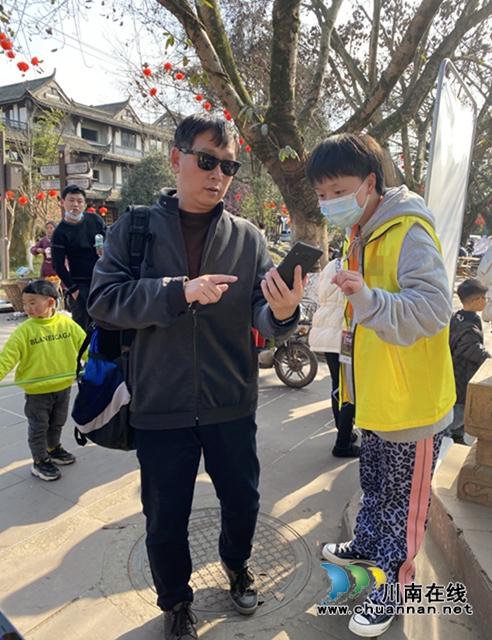 走上各地志愿岗 川警院的大学生志愿者践行雷锋精神！ (图12)