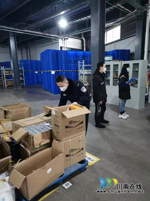 走上各地志愿岗 川警院的大学生志愿者践行雷锋精神！ (图14)