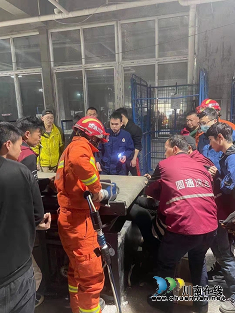 叙永一男子腿被传输带卡住，消防破拆救人(图4)