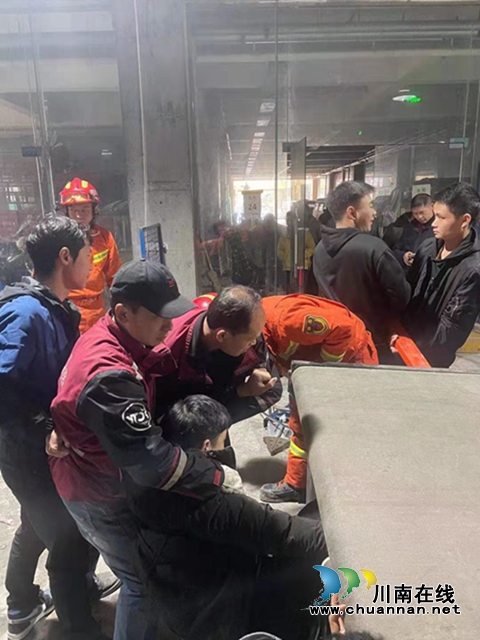叙永一男子腿被传输带卡住，消防破拆救人(图7)