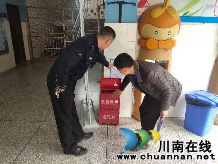 泸县百和镇组织开展校园消防安全检查(图1)