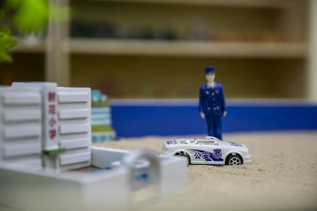 全市警营首家——泸县公安局心理健康服务中心揭牌(图8) 全市警营首家——泸县公安局心理健康服务中心揭牌(图8)