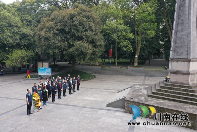 合江县应急管理局：瞻仰革命先烈  永葆初心不变(图3)