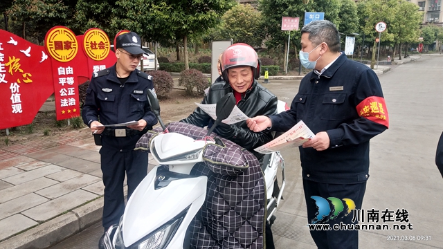 内江经开区靖民派出所：防电信诈骗宣传进社区(图1)