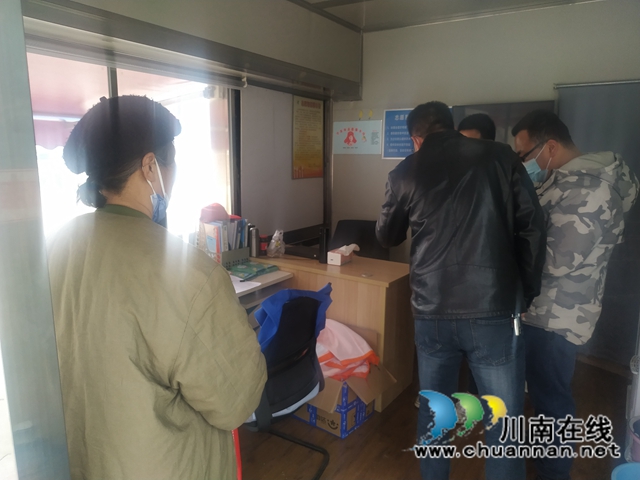 龙马潭区小市街道：温暖人心，及时帮助流浪老人(图3)