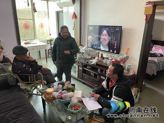 江阳区北城街道城垣社区：入户收集群众“心声”，老旧小区改造提供“点餐”服务(图1)