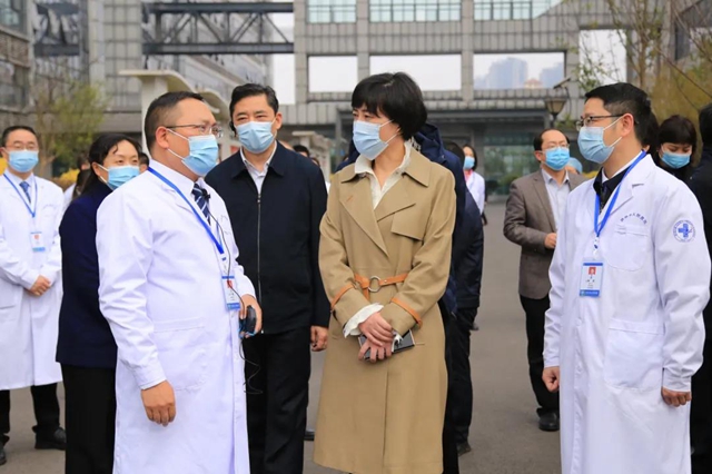 省卫健委党组书记敬静高度评价泸州市人医城市核酸检测基地建设工作(图3)