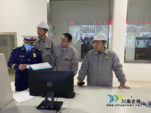 泸州市消防救援支队开展危化品企业消防安全专项检查(图2)
