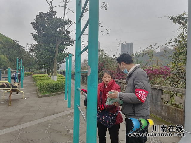 龙马潭区红星街道双桂社区开展“垃圾分一分,环境美十分”入户宣传活动(图3) 龙马潭区红星街道双桂社区开展“垃圾分一分,环境美十分”入户宣传活动(图3)