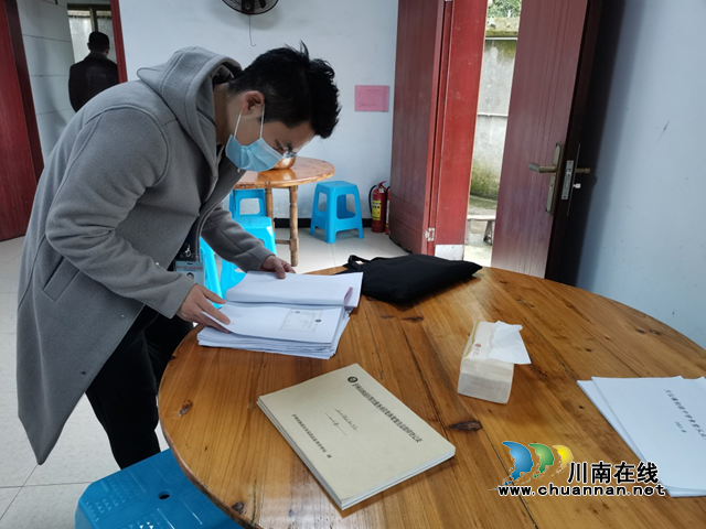 “逢十查餐厅”专项执法行动第一天，泸州市市场监管局到纳溪开展学校食品安全专项督查(图1)