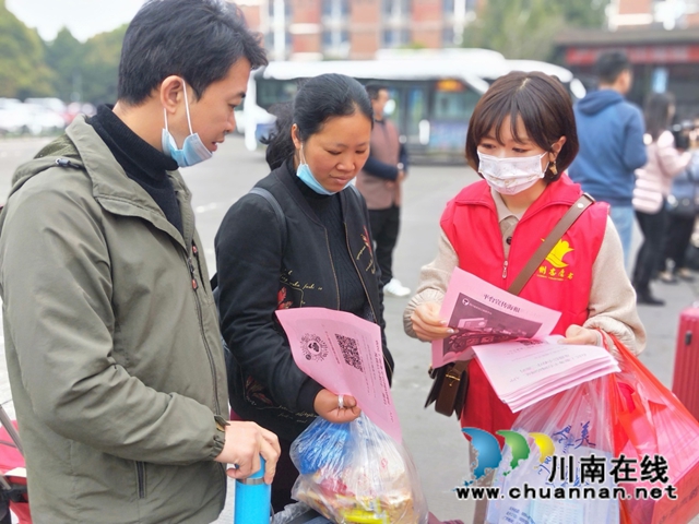 泸县农民工服务中心常态化开展农民工禁毒宣传(图4) 泸县农民工服务中心常态化开展农民工禁毒宣传(图4)