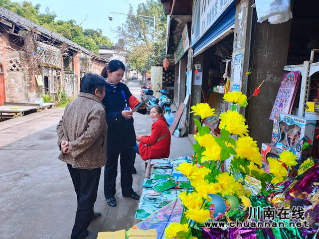 内江经开区靖民镇沱江社区开展3.15消费者权益日宣传活动(图1)