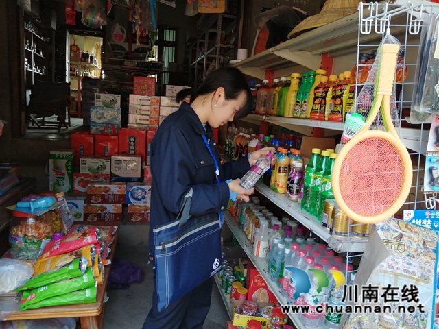 内江经开区靖民镇沱江社区开展3.15消费者权益日宣传活动(图2)