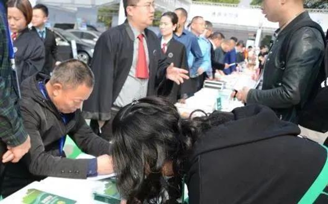 年度消费者喜爱商品有哪些?十大消费维权典型案例是什么?…泸州“3·15”全是干货!(图10) 年度消费者喜爱商品有哪些?十大消费维权典型案例是什么?…泸州“3·15”全是干货!(图10)