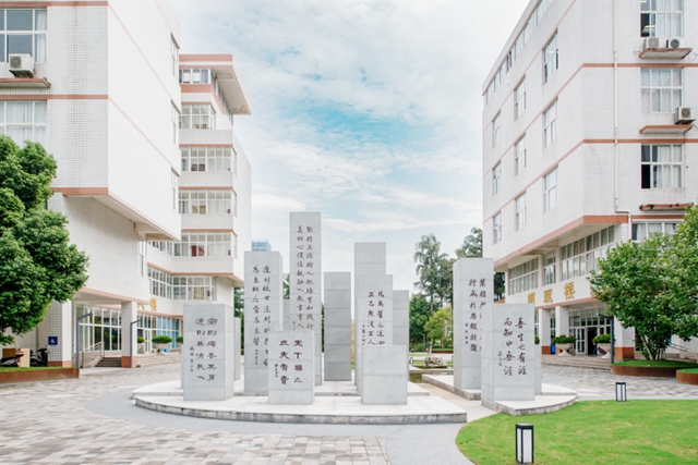 西南医大70周年校庆活动标识(LOGO)征集公告(图3) 西南医大70周年校庆活动标识(LOGO)征集公告(图3)