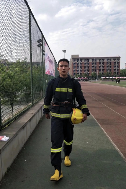 “泸州道德模范”评选!请为消防员王贵川投上一票!(图6) “泸州道德模范”评选!请为消防员王贵川投上一票!(图6)