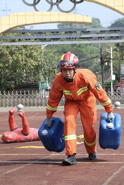 “泸州道德模范”评选!请为消防员王贵川投上一票!(图7) “泸州道德模范”评选!请为消防员王贵川投上一票!(图7)