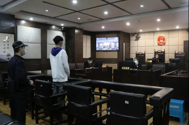 十几斤重的行李箱敢往楼下扔？四川首例高空抛物罪宣判！