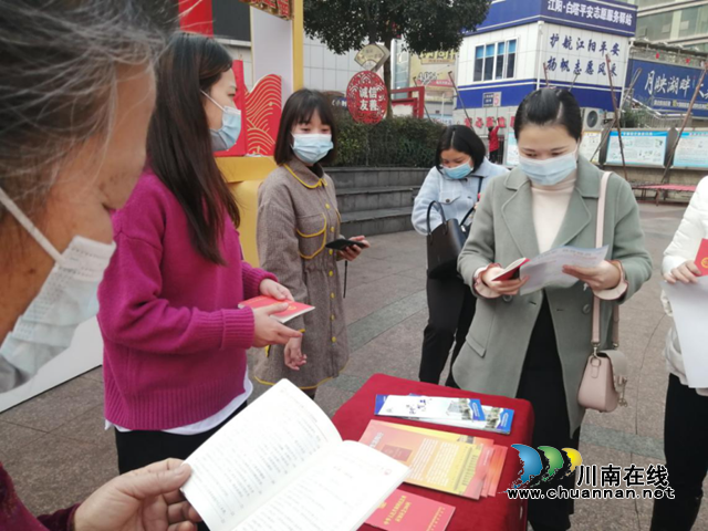 江阳区北城街道东门口社区开展禁毒宣传活动(图1)