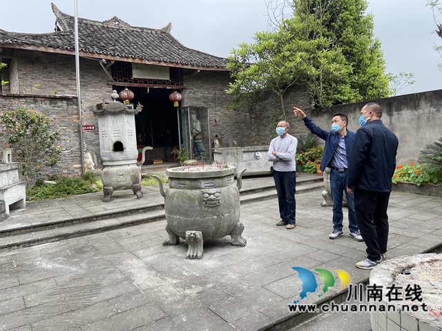 张福荣到泸县云龙镇督导云龙镇宗教工作(图1)