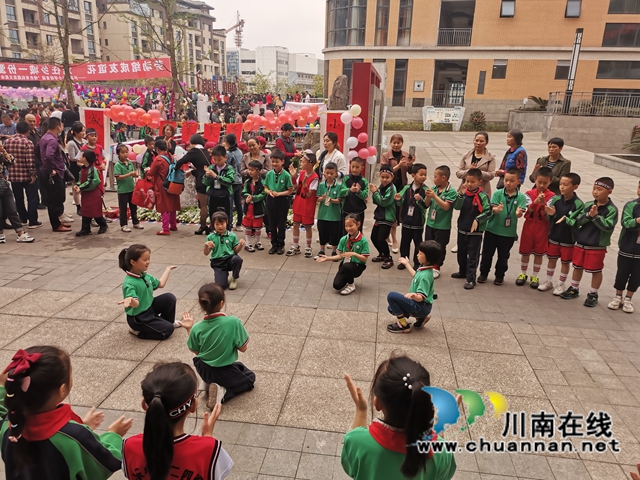泸县：师生种出有机菜 义卖捐赠一份爱(图6)