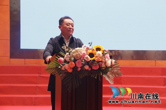 四川三河职业技术学院彭方弟教授应邀为合江县首届笔架山大讲坛校长研修活动作专题讲座(图2)