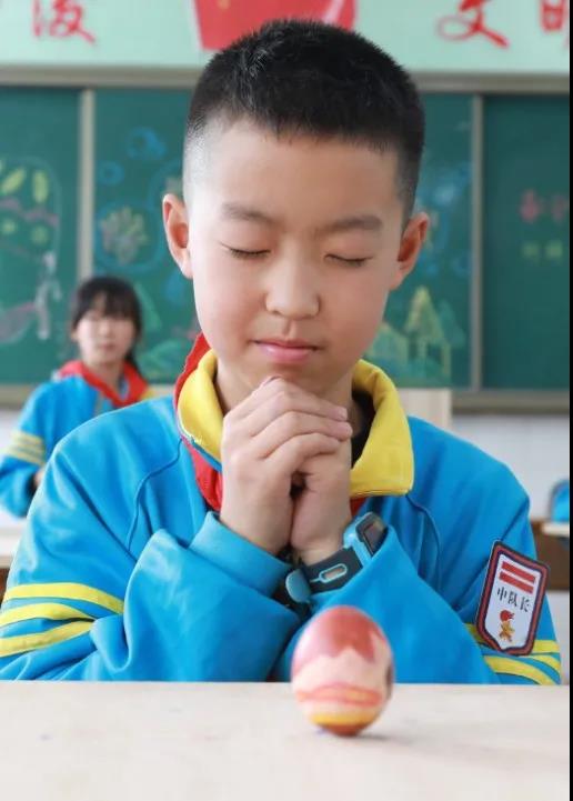 巧手立“彩蛋”，欢乐迎春分！——金龙镇中心学校师生“玩转”春分(图6)