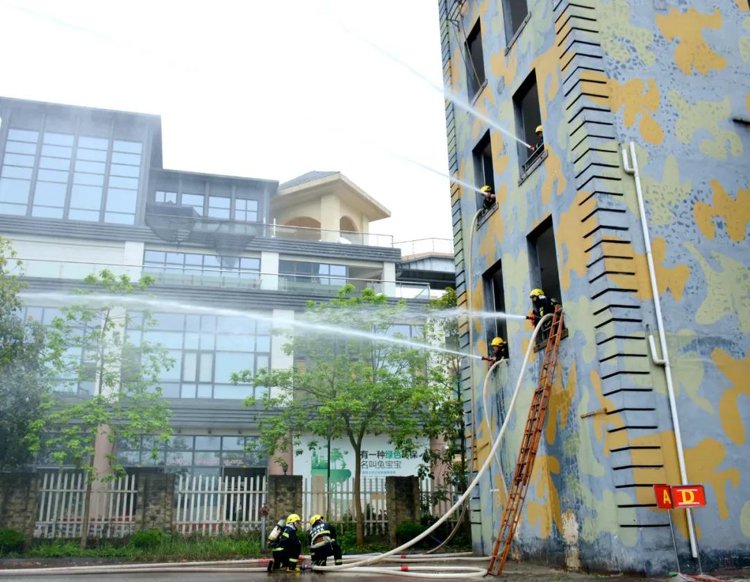 练兵备战谋打赢 泸州市江阳消防专职比武对抗集训队火热开训(图6)