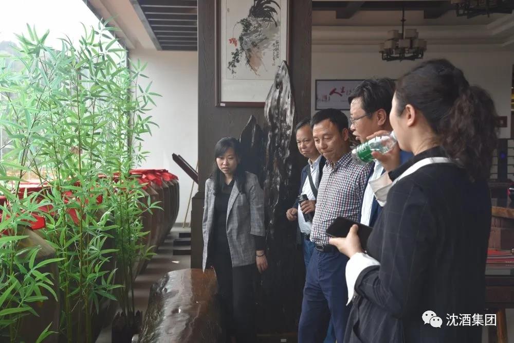 泸州市政协副秘书长黄辉一行调研中国沈酒庄(图4)