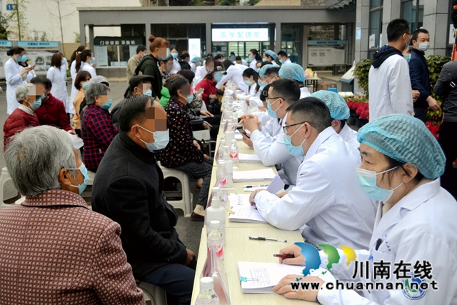 免费义诊进乡村，贴心服务暖人心！九三学社龙马潭区支社组织开展义诊活动(图2)