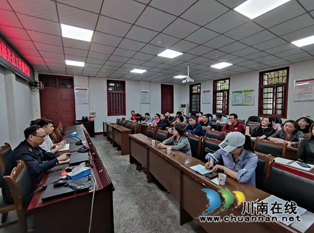 龙马潭区小市街道召开生活垃圾分类撤桶并点推进会(图1)