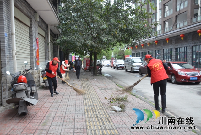 环境整治，有你有我！川煤华荣能源威鑫煤业志愿者服务活动走进街道社区(图1)