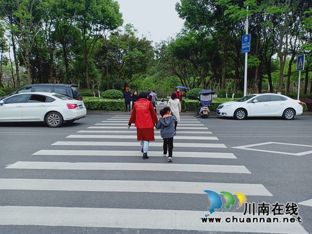 江阳区华阳街道开展校园周边交通安全维护活动(图2)