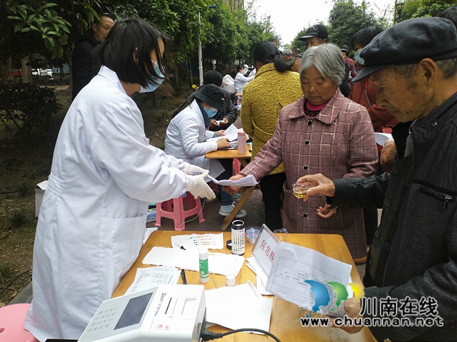 内江经开区靖民镇：免费体检进社区，促健康惠民生(图2)