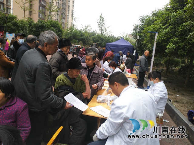 内江经开区靖民镇：免费体检进社区，促健康惠民生(图1)