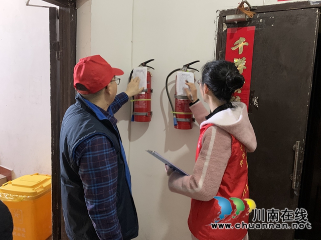江阳区华阳街道开展消防安全排查活动(图2) 江阳区华阳街道开展消防安全排查活动(图2)