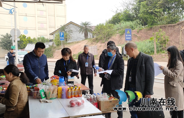 泸县云龙镇联合多部门开展校园周边环境专项治理(图1)