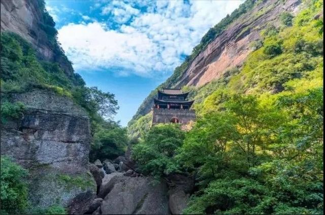 四川旅游景区全面恢复开放