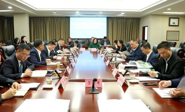 合江县人民政府与泸州市城投集团签订战略合作框架协议(图1) 合江县人民政府与泸州市城投集团签订战略合作框架协议(图1)