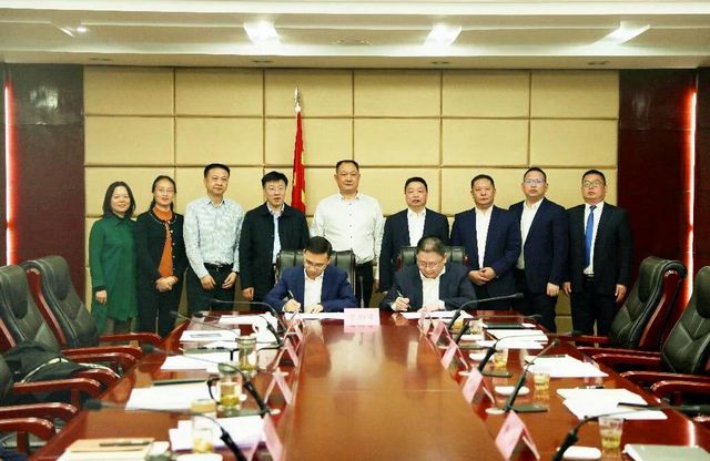 合江县人民政府与泸州市城投集团签订战略合作框架协议(图3) 合江县人民政府与泸州市城投集团签订战略合作框架协议(图3)