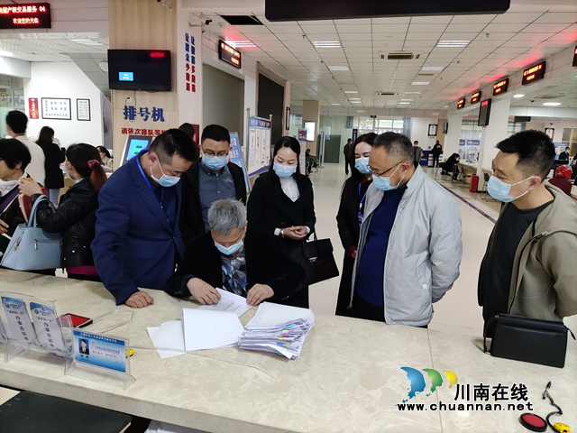 省政府驻泸督察员到叙永督导易地扶贫搬迁安置住房不动产登记工作(图2) 省政府驻泸督察员到叙永督导易地扶贫搬迁安置住房不动产登记工作(图2)