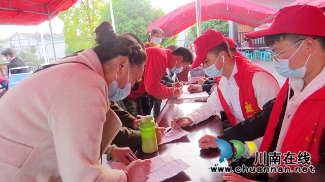 龙马潭:“免费新冠疫苗”接种送上门(图3) 龙马潭:“免费新冠疫苗”接种送上门(图3)