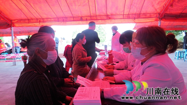 龙马潭:“免费新冠疫苗”接种送上门(图6) 龙马潭:“免费新冠疫苗”接种送上门(图6)