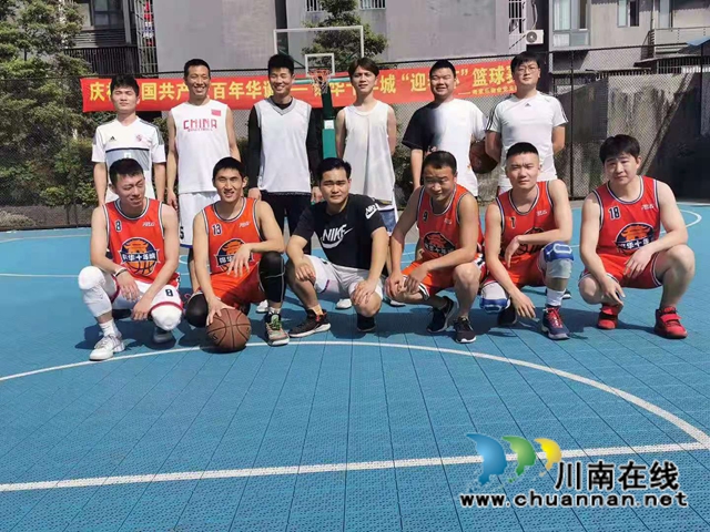 龙马潭区红星街道春晖社区举办“迎春杯”篮球循环赛(图2) 龙马潭区红星街道春晖社区举办“迎春杯”篮球循环赛(图2)