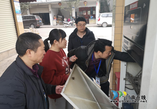 春雷行动2021|合江县严查加油站计量(图1) 春雷行动2021|合江县严查加油站计量(图1)