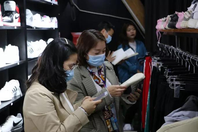 泸州:给力3.15!打假治劣护权益进行时(图9) 泸州:给力3.15!打假治劣护权益进行时(图9)