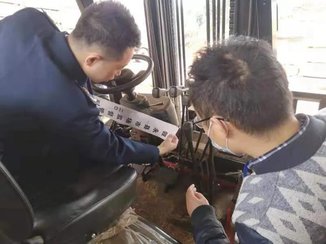 泸州:给力3.15!打假治劣护权益进行时(图12) 泸州:给力3.15!打假治劣护权益进行时(图12)