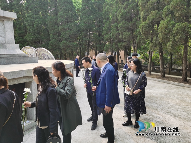 古蔺县开展“感恩思源·缅怀先辈”主题祭扫活动(图4)